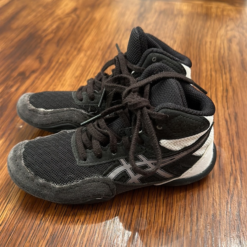 ASICS wrestling shoes toddler size 10